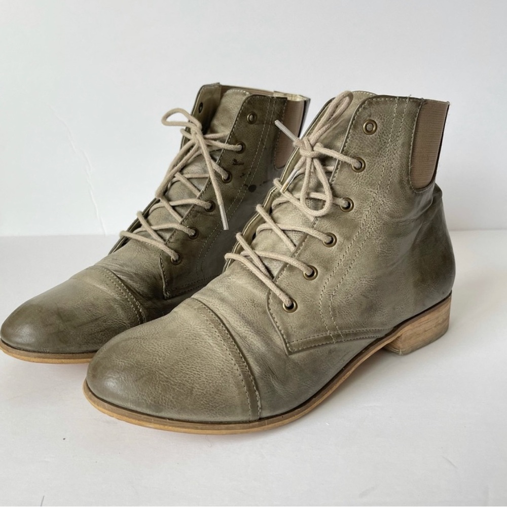 Urban Outfitters BDG lace up boots